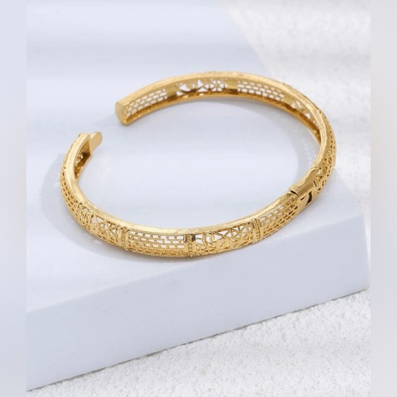 Bangle Bracelet - Picture 1 of 5